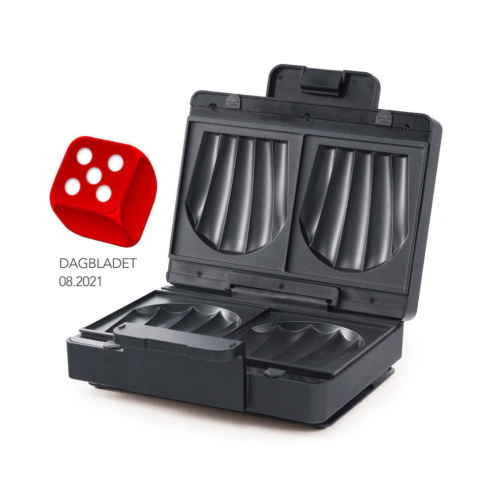 Una sandwichería EASY MELT con dos compartimentos triangulares para cocinar, con superficies estriadas y placas calefactoras grandes para asar. El aparato es de color negro, con un revestimiento antiadherente, un asa en la parte superior y un cable de alimentación en la parte trasera.
