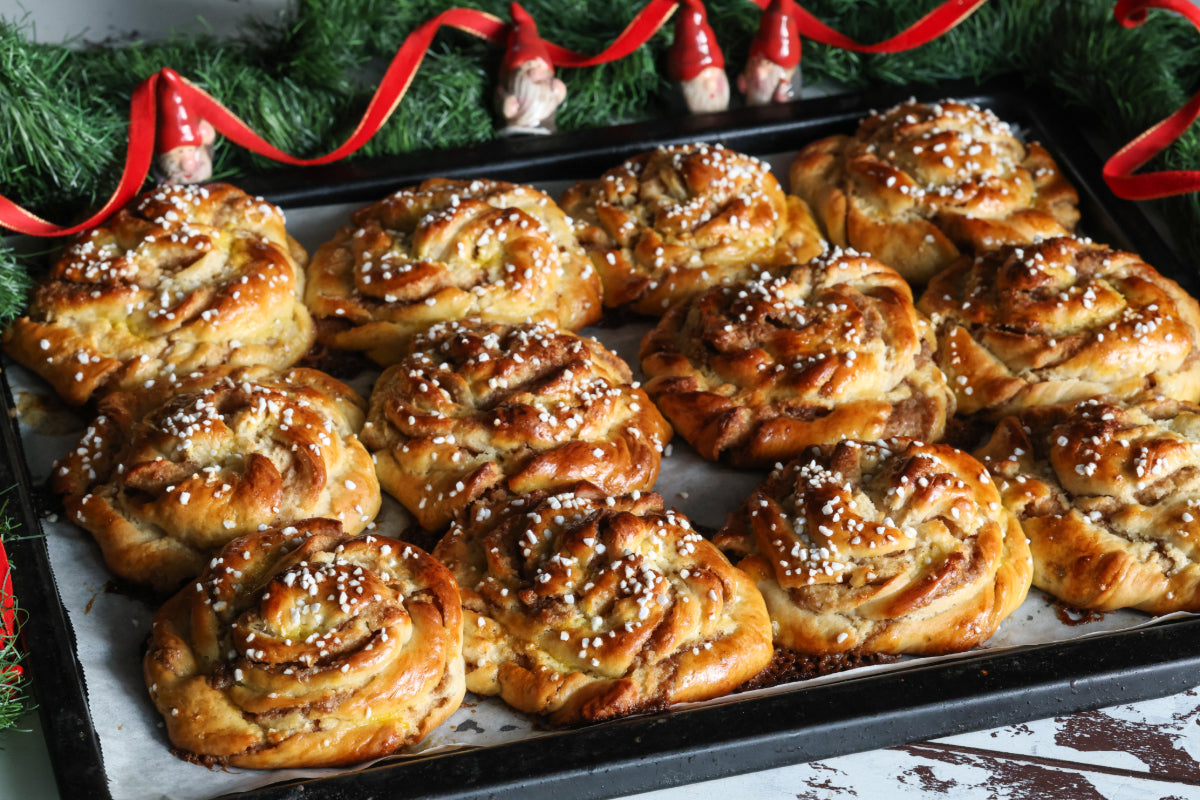 Christmas swirls with marzipan and gingerbread filling