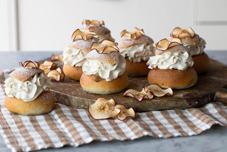 Apple buns